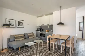 Close to the beach with a shared pool and terrace - Image 3