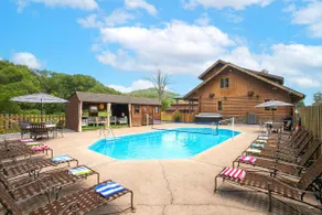 Back Porch Lodge on 5 Acres! Pool, Hot Tub, Creek! - Image 5