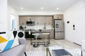Brookland Stylish Unit with Stunning Skyline Views - Image 3