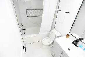 Brookland Stylish Unit with Stunning Skyline Views - Image 4