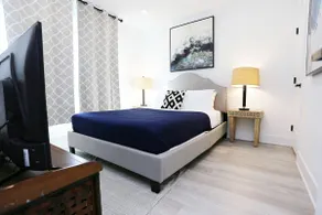 Brookland Stylish Unit with Stunning Skyline Views - Image 2