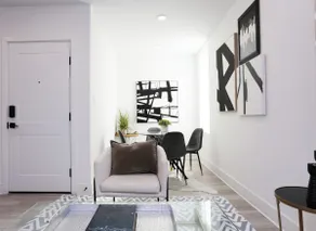 Brookland Stylish Unit with Stunning Skyline Views - Image 5