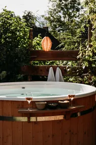 Bohemian Wellness | Hottub & Sauna - Image 3
