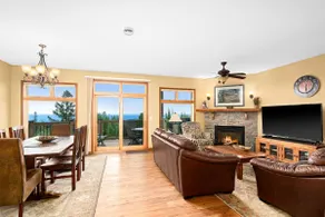 Lake views, next to golf, trails and winery - Image 2