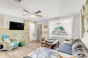 Mermaid Cottage: 10 min. to beach-fully stocked - Image 4