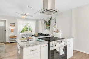 Mermaid Cottage: 10 min. to beach-fully stocked - Image 5