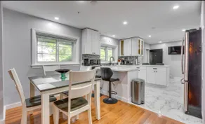 Heated-Floor Townhouse • 5 min to MHT Airport - Image 4