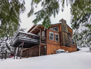 Nest in the woods with fireplace and EV charger - Image 4