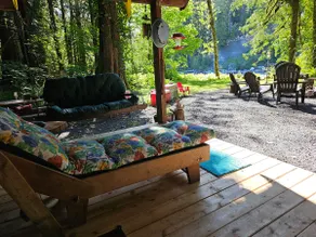 Mt. Pilchuck/ Stilly Riverfront Lrg. Cabin. - Image 2