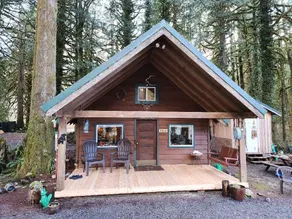 Mt. Pilchuck/ Stilly Riverfront Lrg. Cabin. - Image 5