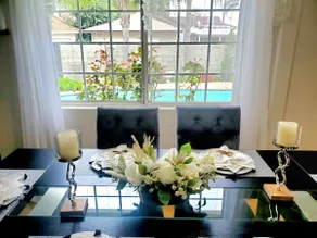 Stylish Home with Gorgeous Swimming Pool - Image 3