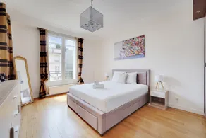 Nice 90m² - 2 bdr near Champs-Élysées, air-con. - Image 2