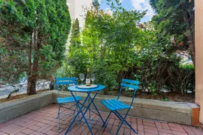 Courtyard Garden Oasis! with Pool & Parking - Image 3