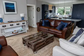 Bedrock House, Sea Views, Mountain Views, Gardens - Image 2