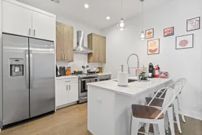 Spacious&Modern Condo, Near Dwtn, Secure Parking - Image 4
