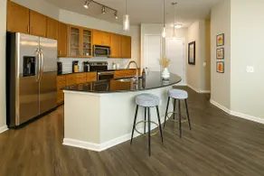 Sunshine Stay | 2BR Galleria Apartment Nr Mall - Image 5