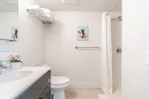 Cityscape KING BED on Broadway Modern Loft - Image 4