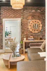 Quiet brownstone close to city - Image 3