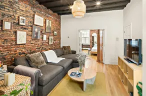 Quiet brownstone close to city - Image 4