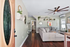 Beautiful Bayside Bungalow 10 min to Beach - Image 3