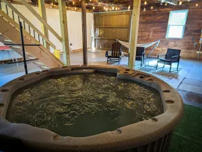 Rustic & Renovated Hot Tub/Game Room Sleeps 8ppl - Image 3