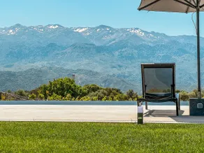 Villa Recluso-3 bd luxury country villa, huge heated pool with hydromassage, individual bbq & large yard, mountain view - Image 2