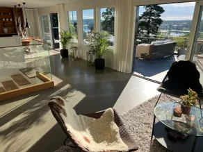 Exclusive house with large terrace, hot tub & lake view - Image 2