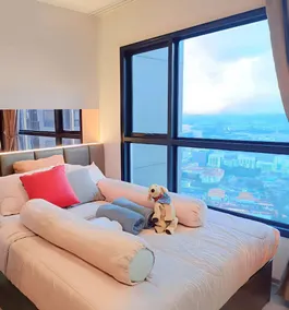 Luxury Riverside Condo, 3 SKY Pools , Close to MRT Train Station - Image 2