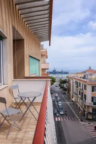 160-m² penthouse, 3 bedrooms, parking, in the city center - Image 2