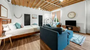 Charming & Spacious Hideaway by Downtown Bryan - Image 4
