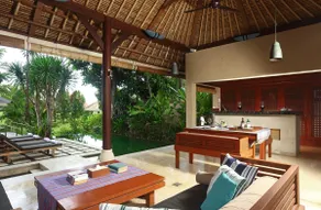 Architects own 2 suite paradise in prime location - Image 5