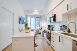 Modern and Cozy in Central KW with Gym - Image 3
