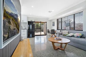 2 bed house freshly renovated close to beach - Image 4