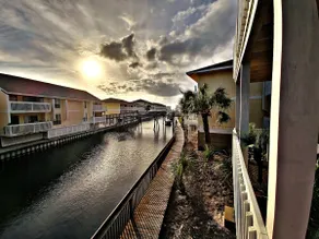 Boathouse condo. Private Beach. Waterfront, Harbor - Image 3