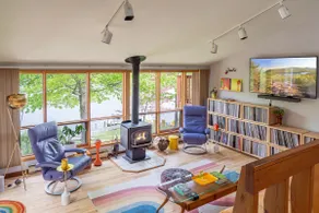 Lakefront stunner group-friendly, firepit, kayaks+ - Image 2
