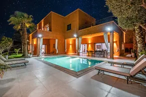 Spacious 4-bedroom villa with swimming pool - Image 3