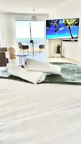 Romantic seaview Suite with spa at Canet - Image 5