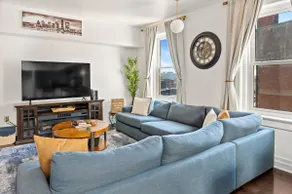 Downtown Penthouse Loft with Roof Patio and free parking - Image 2