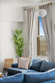 Downtown Penthouse Loft with Roof Patio and free parking - Image 3