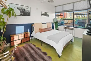 Downtown Penthouse Loft with Roof Patio and free parking - Image 5