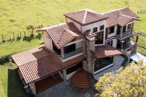 House in Boquete w/ King Beds, A/C & Hot Tub - Image 3