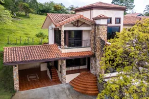 House in Boquete w/ King Beds, A/C & Hot Tub - Image 2