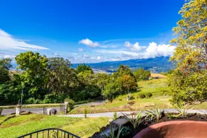 House in Boquete w/ King Beds, A/C & Hot Tub - Image 4