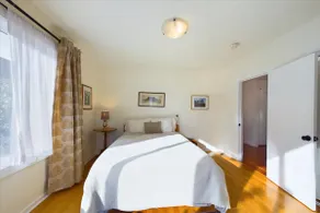 Redwood Bungalow - Image 4