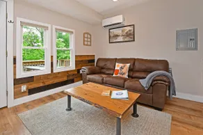 Pet Friendly - Close to Town - Deck & Fire Pit - Image 2