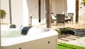 [Garden with Jacuzzi and BBQ] Beach 255 meters away - Image 4