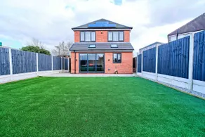 Modern 4 Bedroom Home - Image 2