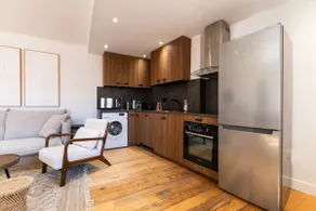 Place des Lices apartment - Image 4