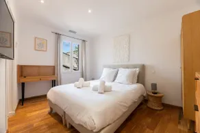 Place des Lices apartment - Image 5