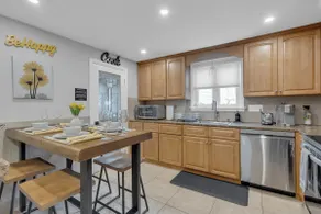Absolutely Gorgeous 3 Bedroom Close to Boston - Image 5
